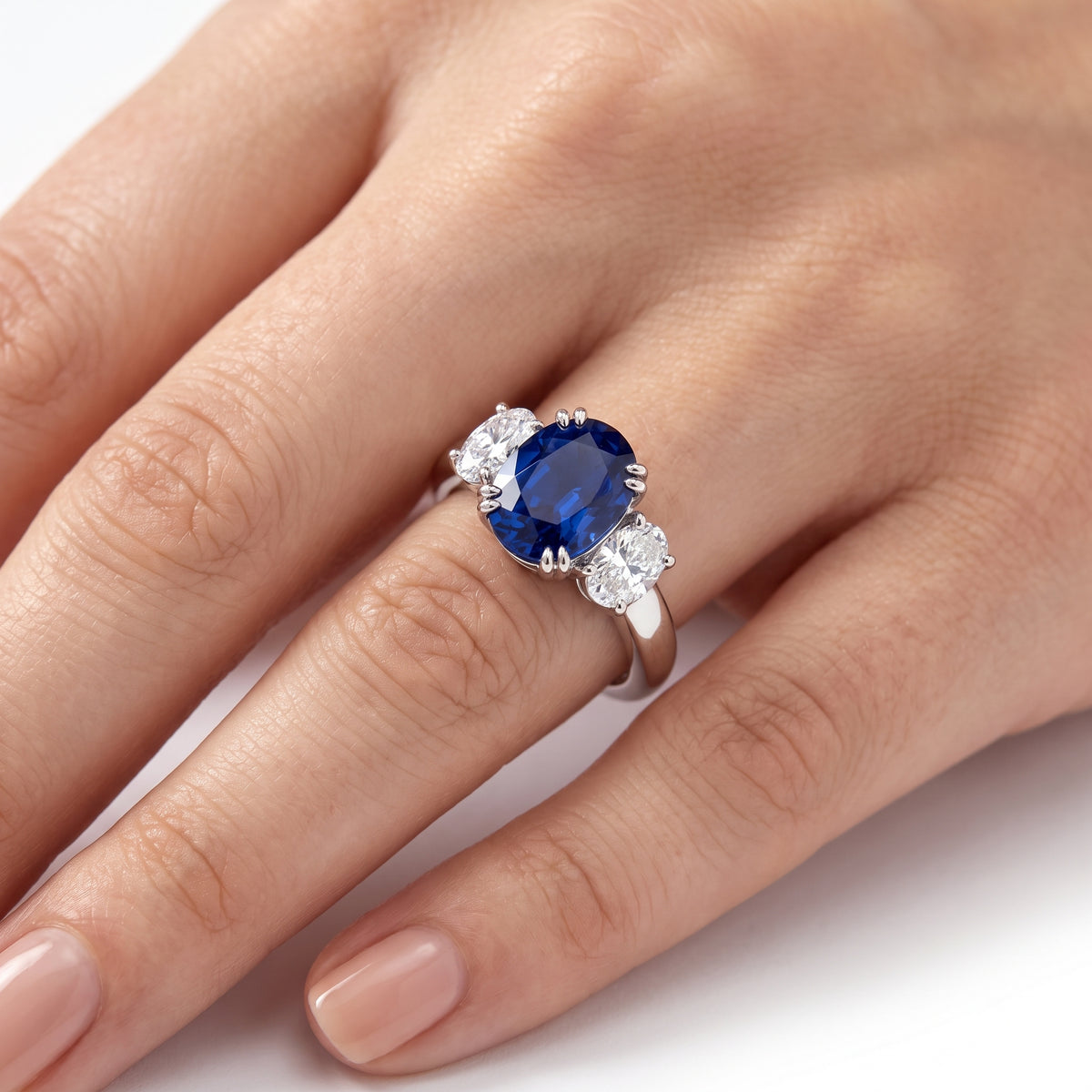 _lifestyle_image@SKU:RG240-NCSO0100000PL #metal_platinum+origin_lab-created