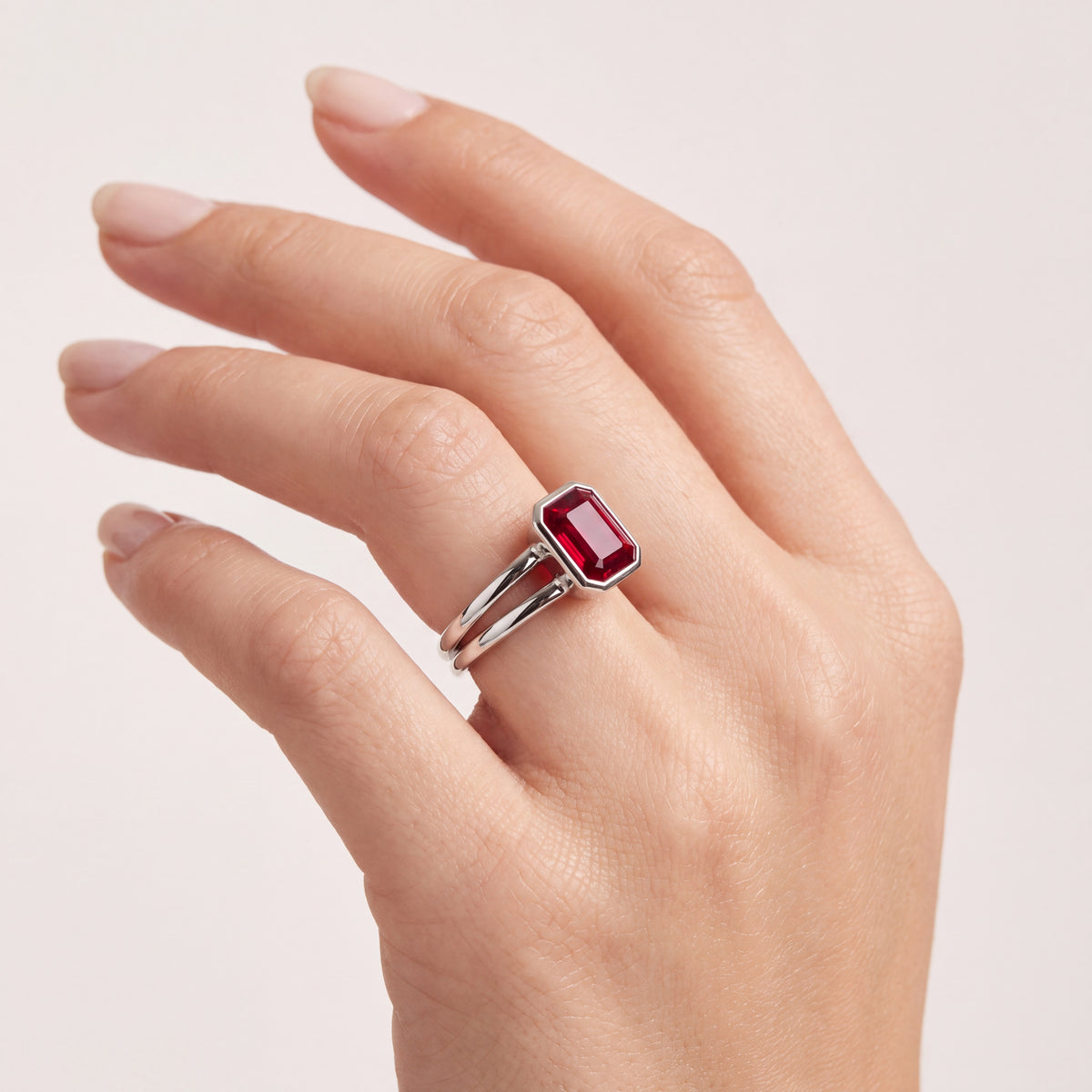 _lifestyle_image@SKU:RG280-LCRE01000004W #metal_10k-white-gold+origin_lab-created