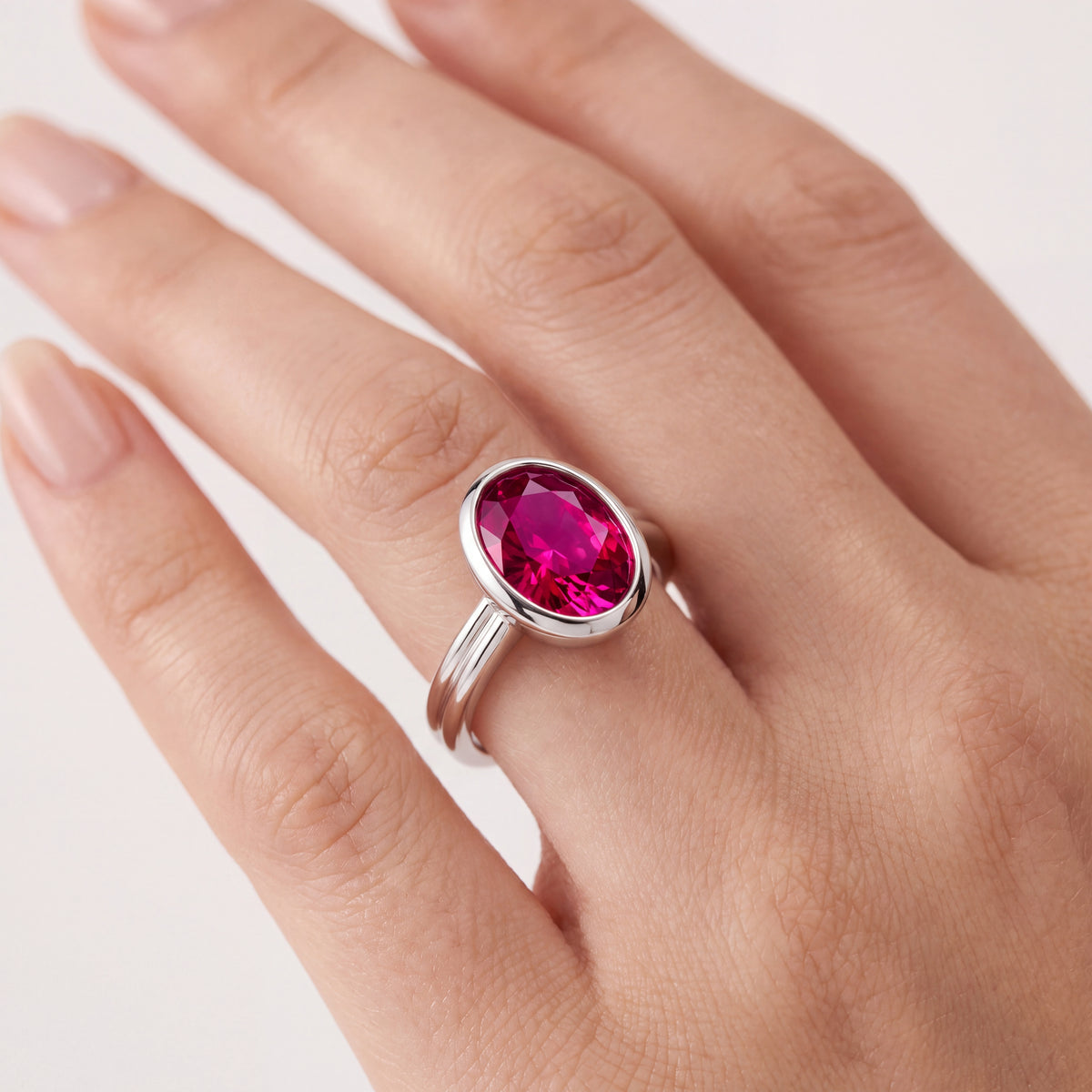 _lifestyle_image@SKU:RG280-LCRO02000004W #metal_10k-white-gold+origin_lab-created