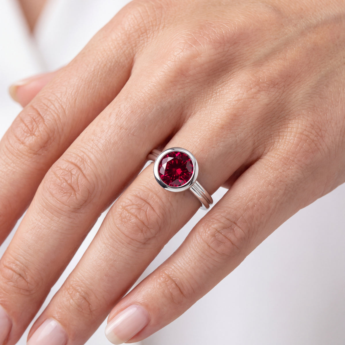 _lifestyle_image@SKU:RG280-LCRR01000004W #metal_10k-white-gold+origin_lab-created