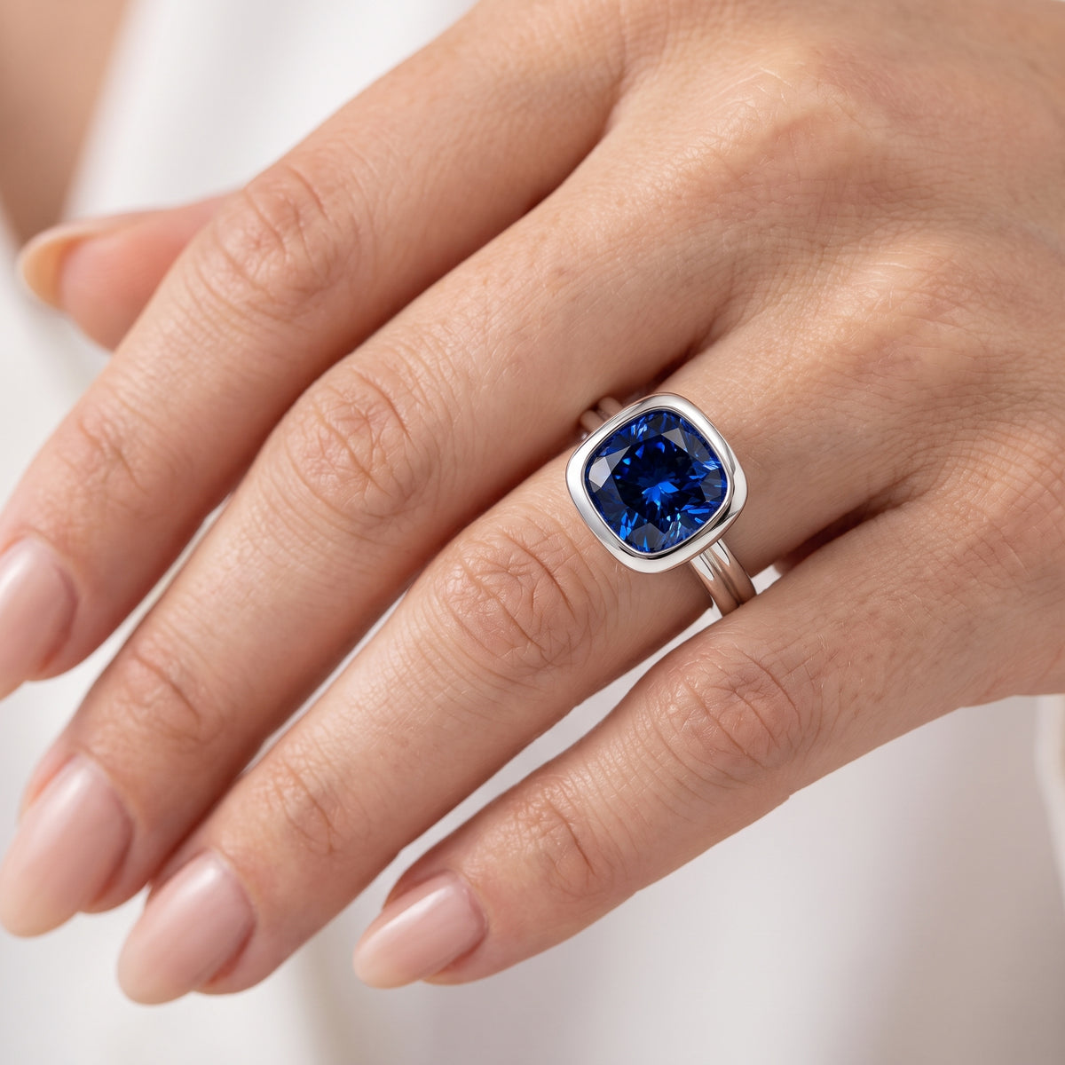 _lifestyle_image@SKU:RG280-NCSC02000004W #metal_14k-white-gold+origin_lab-created