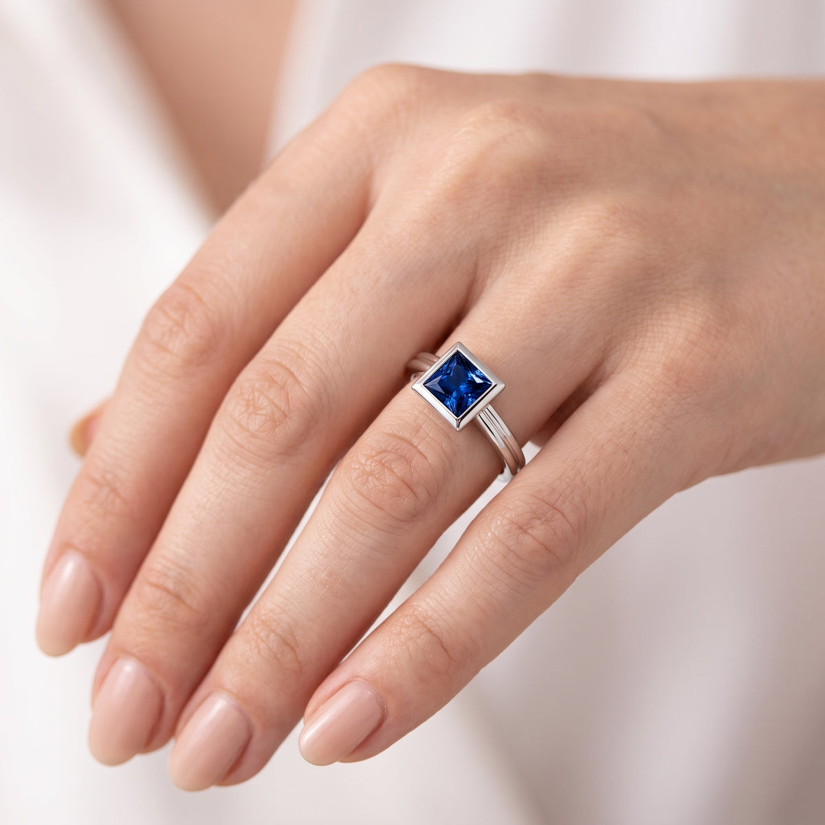 _lifestyle_image@SKU:RG280-LCSP01000004W #metal_10k-white-gold+origin_lab-created