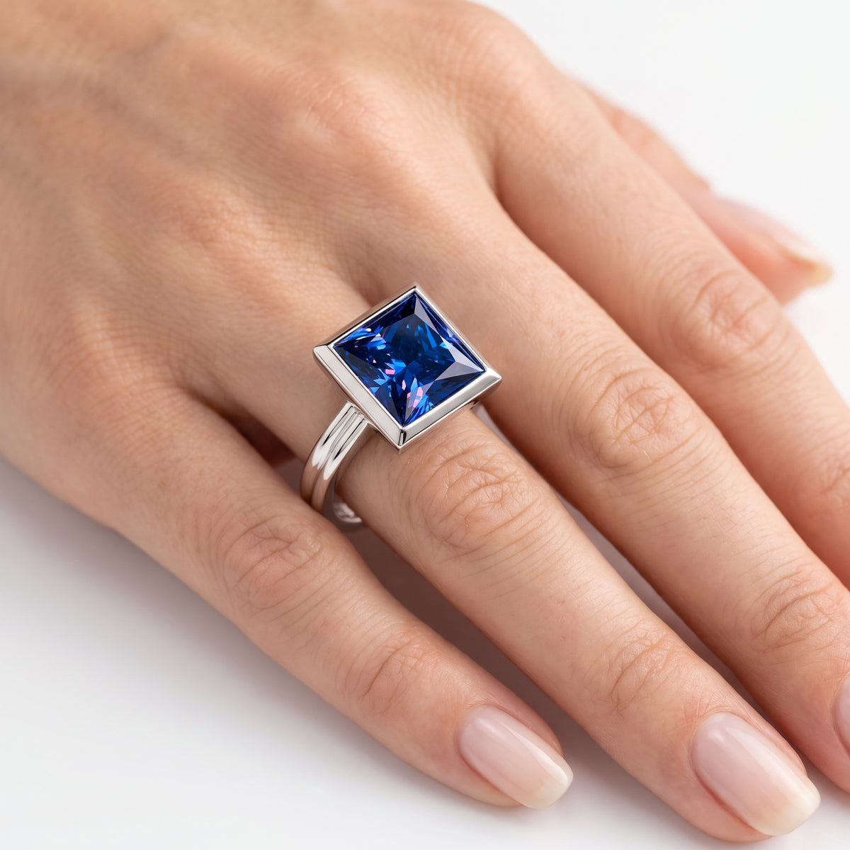 _lifestyle_image@SKU:RG280-LCSP03000004W #metal_10k-white-gold+origin_lab-created