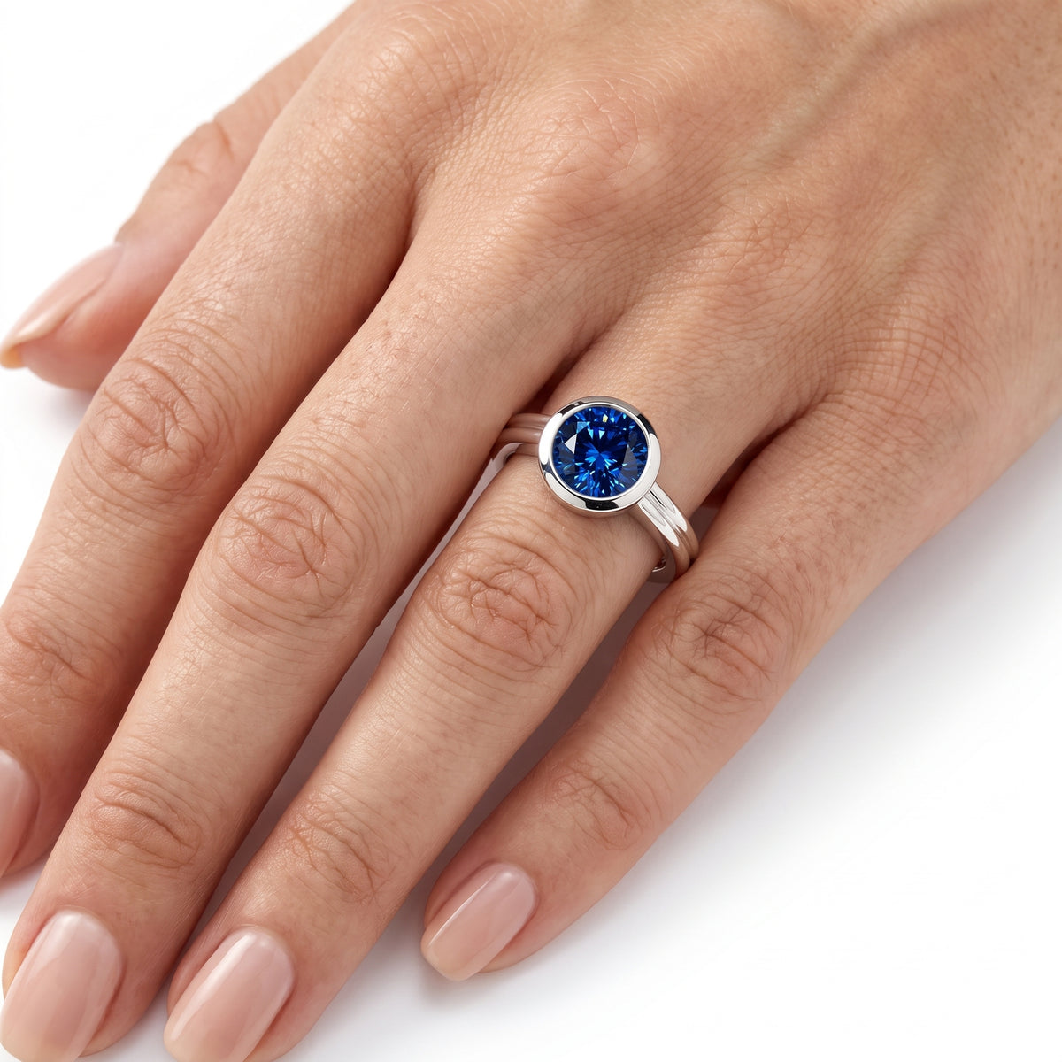 _lifestyle_image@SKU:RG280-LCSR01000004W #metal_10k-white-gold+origin_lab-created