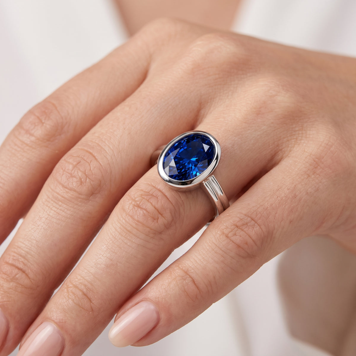 _lifestyle_image@SKU:RG280-NCSO0300000PL #metal_platinum+origin_lab-created