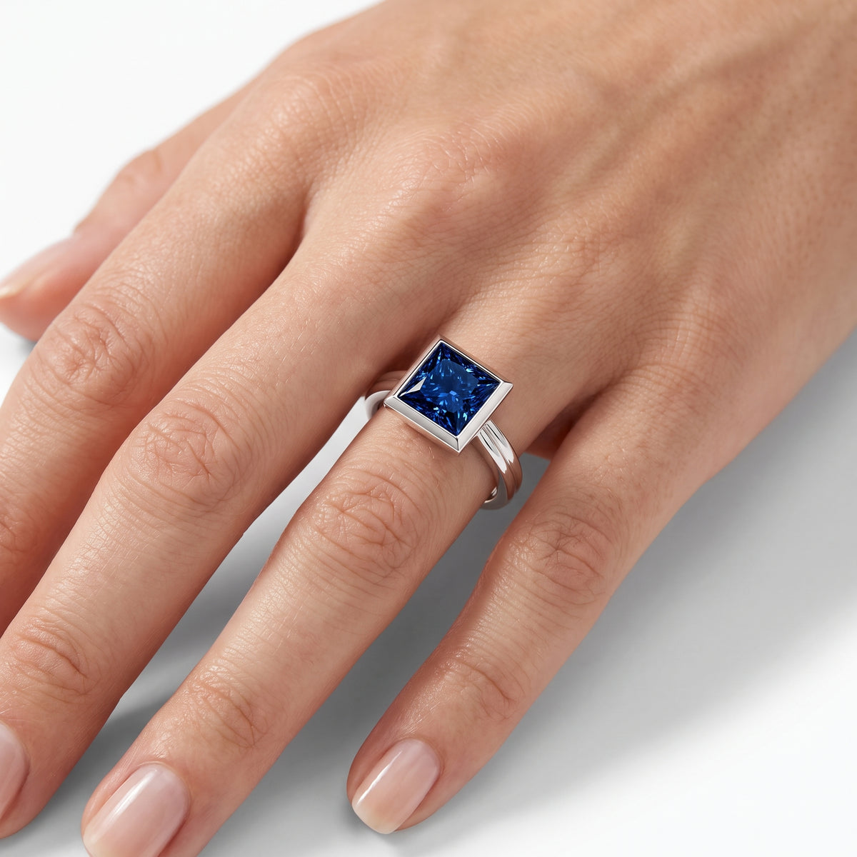 _lifestyle_image@SKU:RG280-NCSP03000004W #metal_14k-white-gold+origin_lab-created