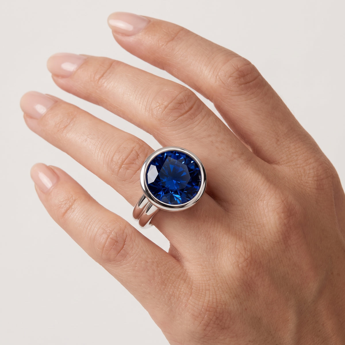 _lifestyle_image@SKU:RG280-NCSR03000004W #metal_14k-white-gold+origin_lab-created