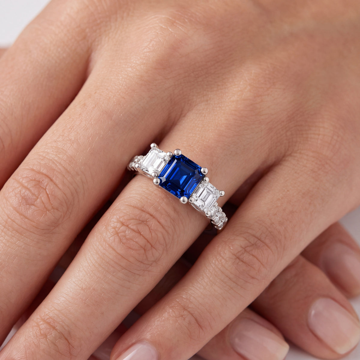 _lifestyle_image@SKU:RG284-NCSA01000004W #metal_14k-white-gold+origin_lab-created