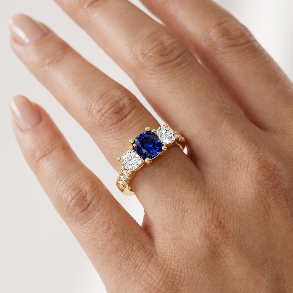 _lifestyle_image@SKU:RG284-NCSC01000004Y #metal_14k-yellow-gold+origin_lab-created