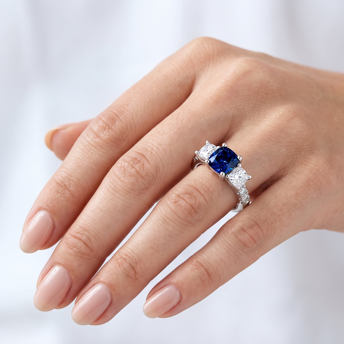 _lifestyle_image@SKU:RG284-NCSC0100000PL #metal_platinum+origin_lab-created