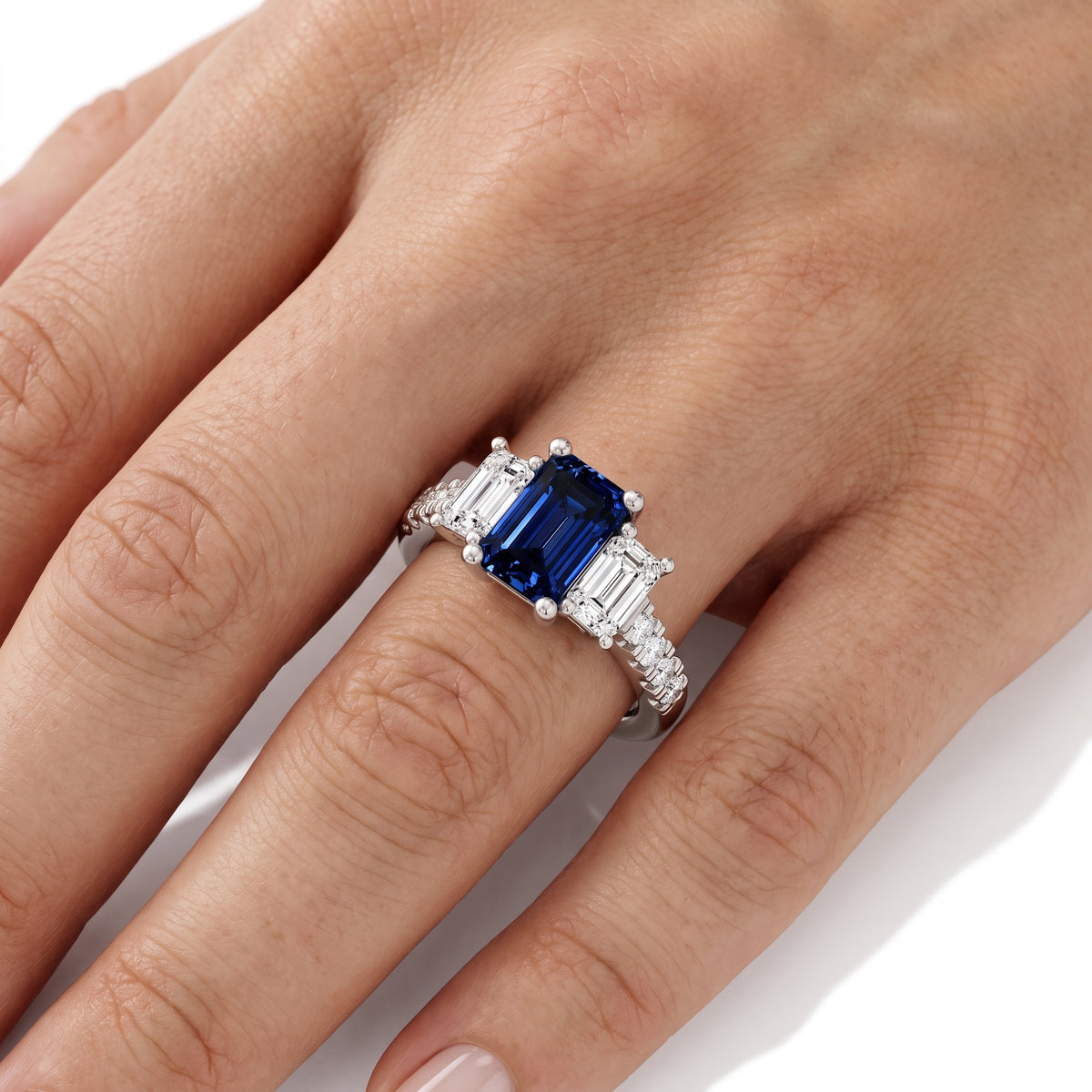 _lifestyle_image@SKU:RG284-NCSE01000004W #metal_14k-white-gold+origin_lab-created