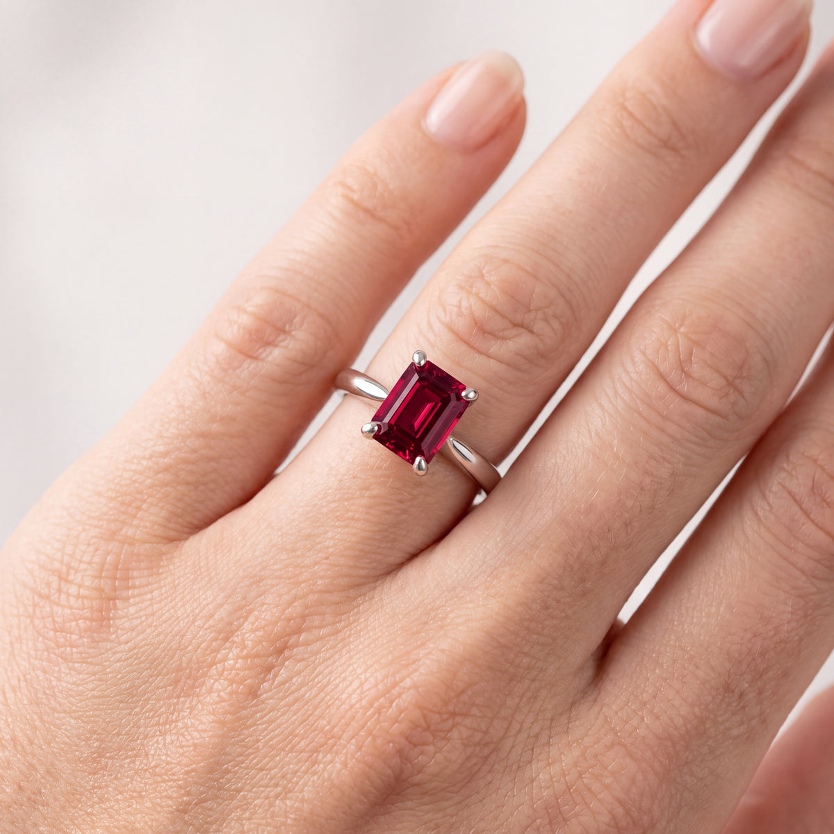 _lifestyle_image@SKU:RG314-LCRE01000004W #metal_10k-white-gold+origin_lab-created