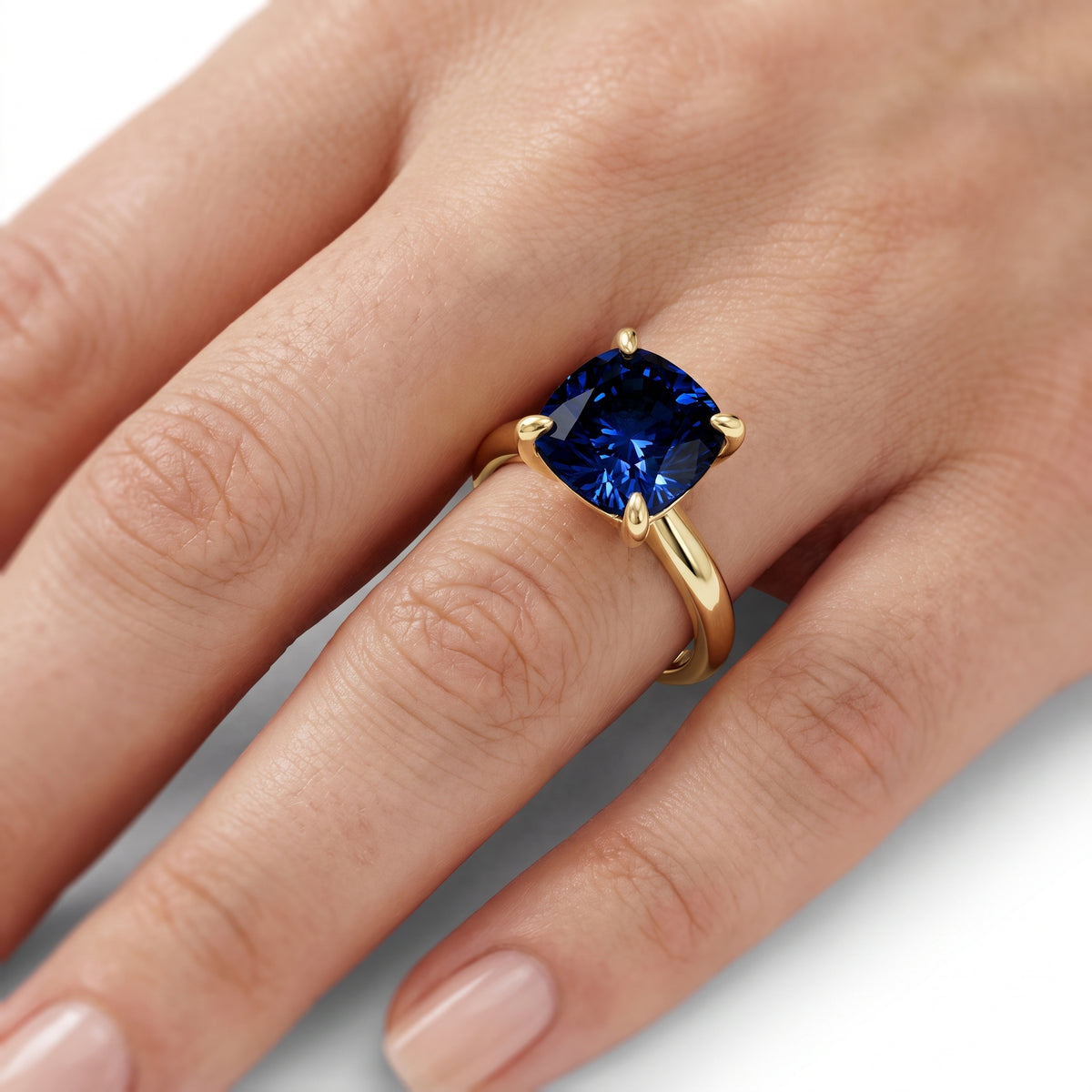_lifestyle_image@SKU:RG314-LCSC02000004Y #metal_10k-yellow-gold+origin_lab-created