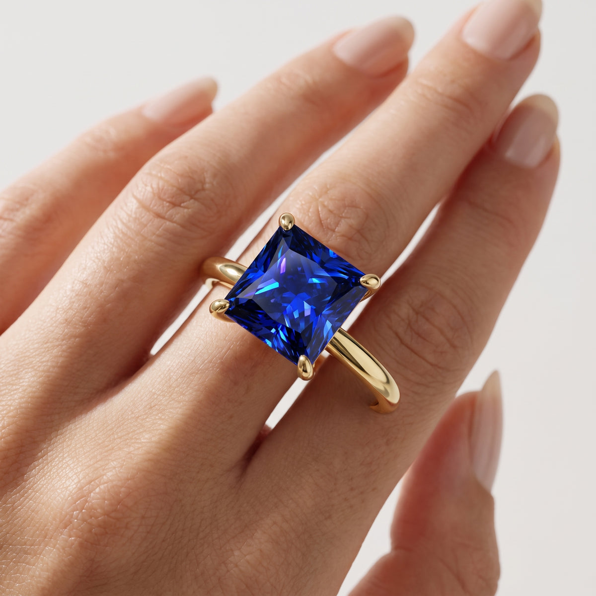 _lifestyle_image@SKU:RG314-LCSP03000004Y #metal_10k-yellow-gold+origin_lab-created