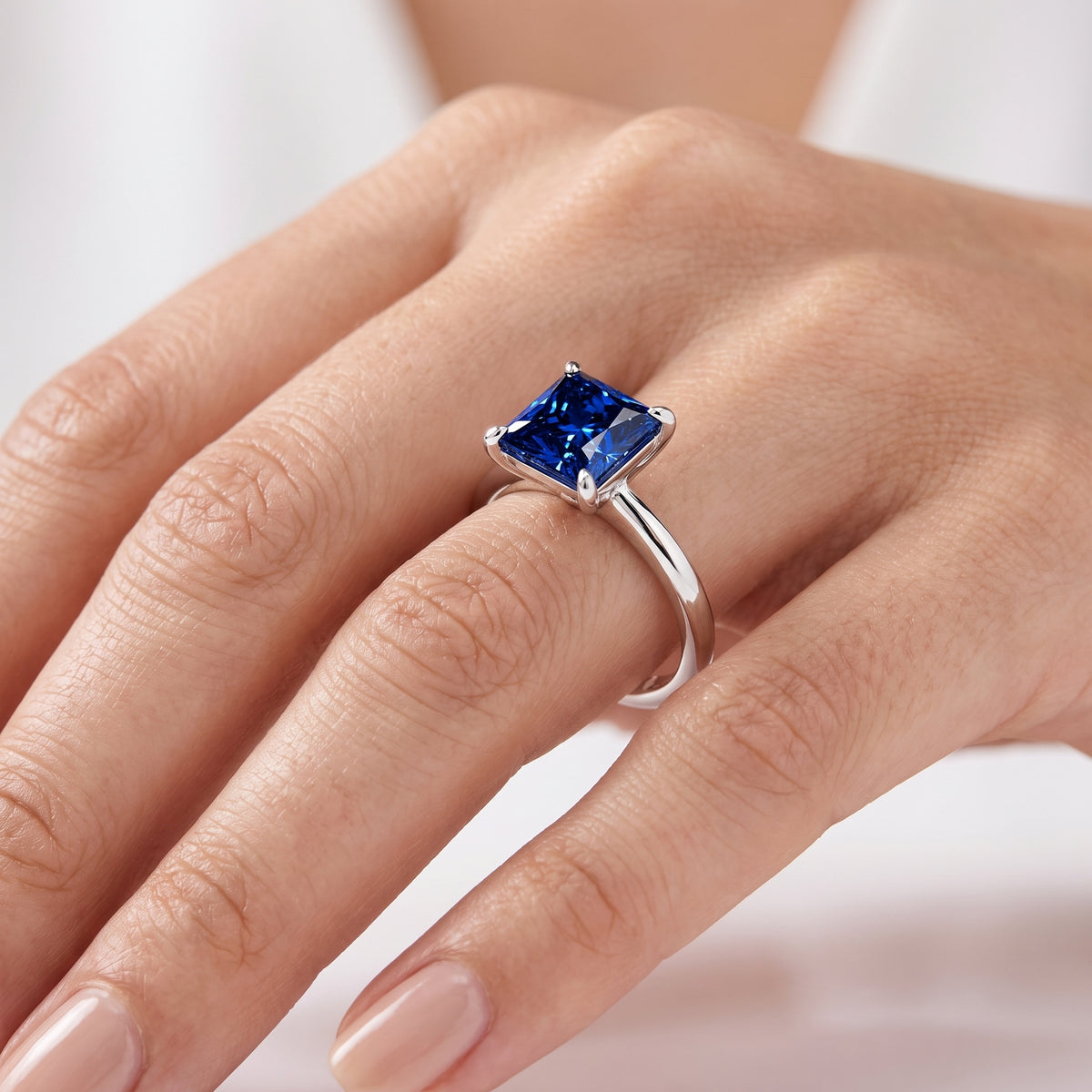 _lifestyle_image@SKU:RG314-NCSP02000004W #metal_14k-white-gold+origin_lab-created