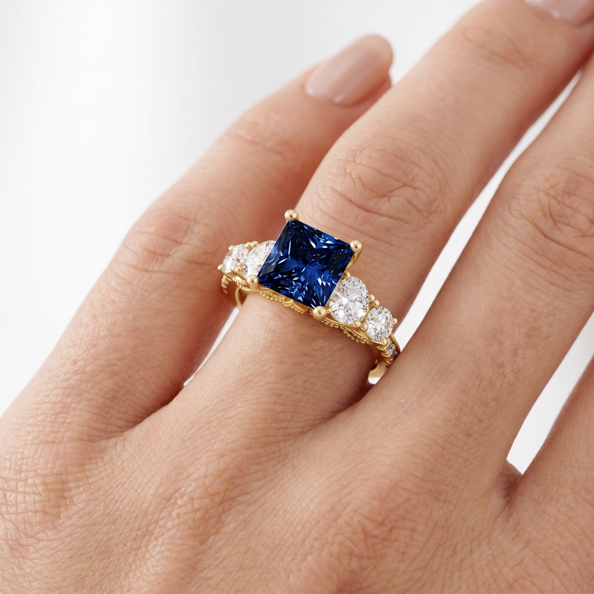 _lifestyle_image@SKU:TG32C-NCSP03000004Y #metal_14k-yellow-gold+origin_lab-created