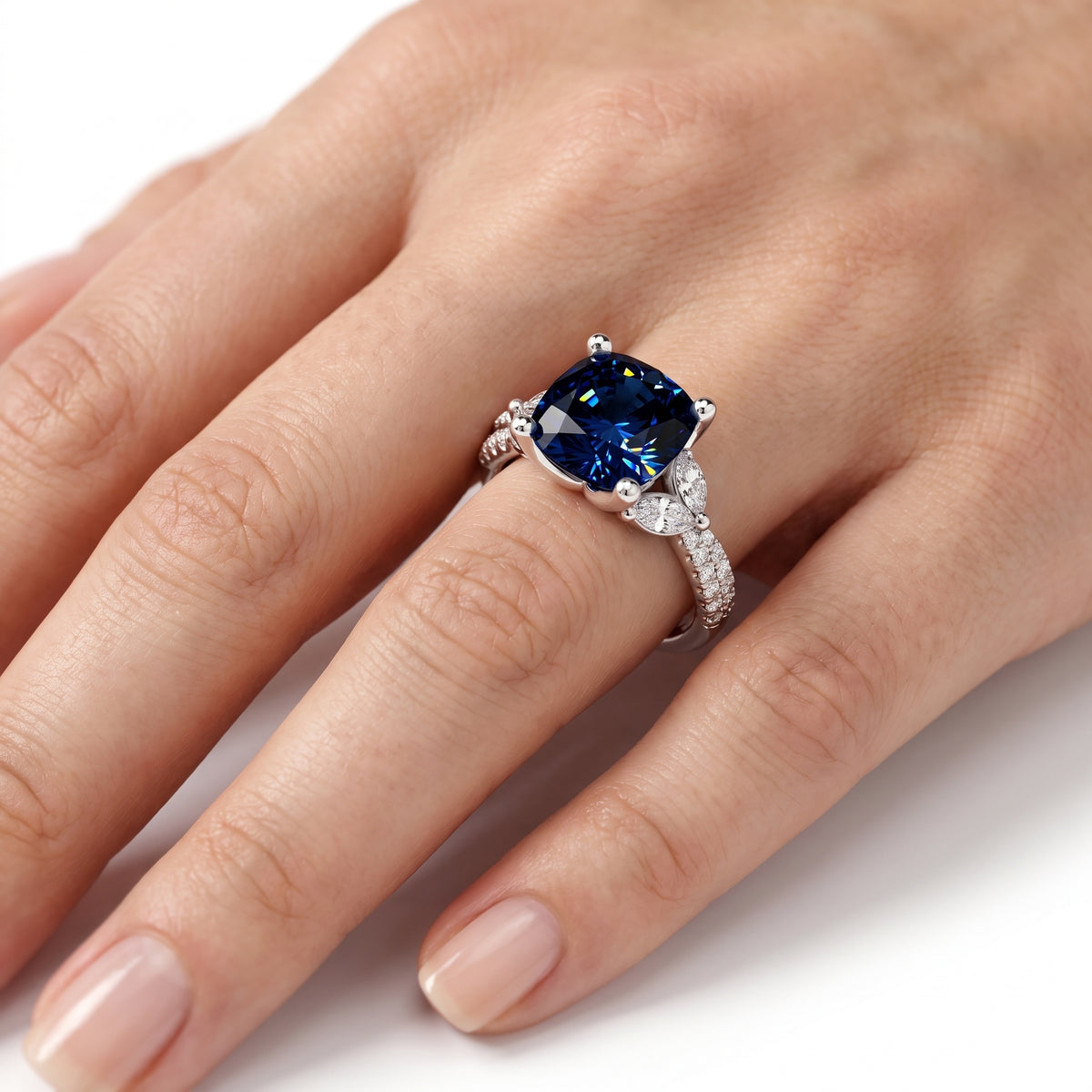 _lifestyle_image@SKU:RG330-NCSC03000004W #metal_14k-white-gold+origin_lab-created