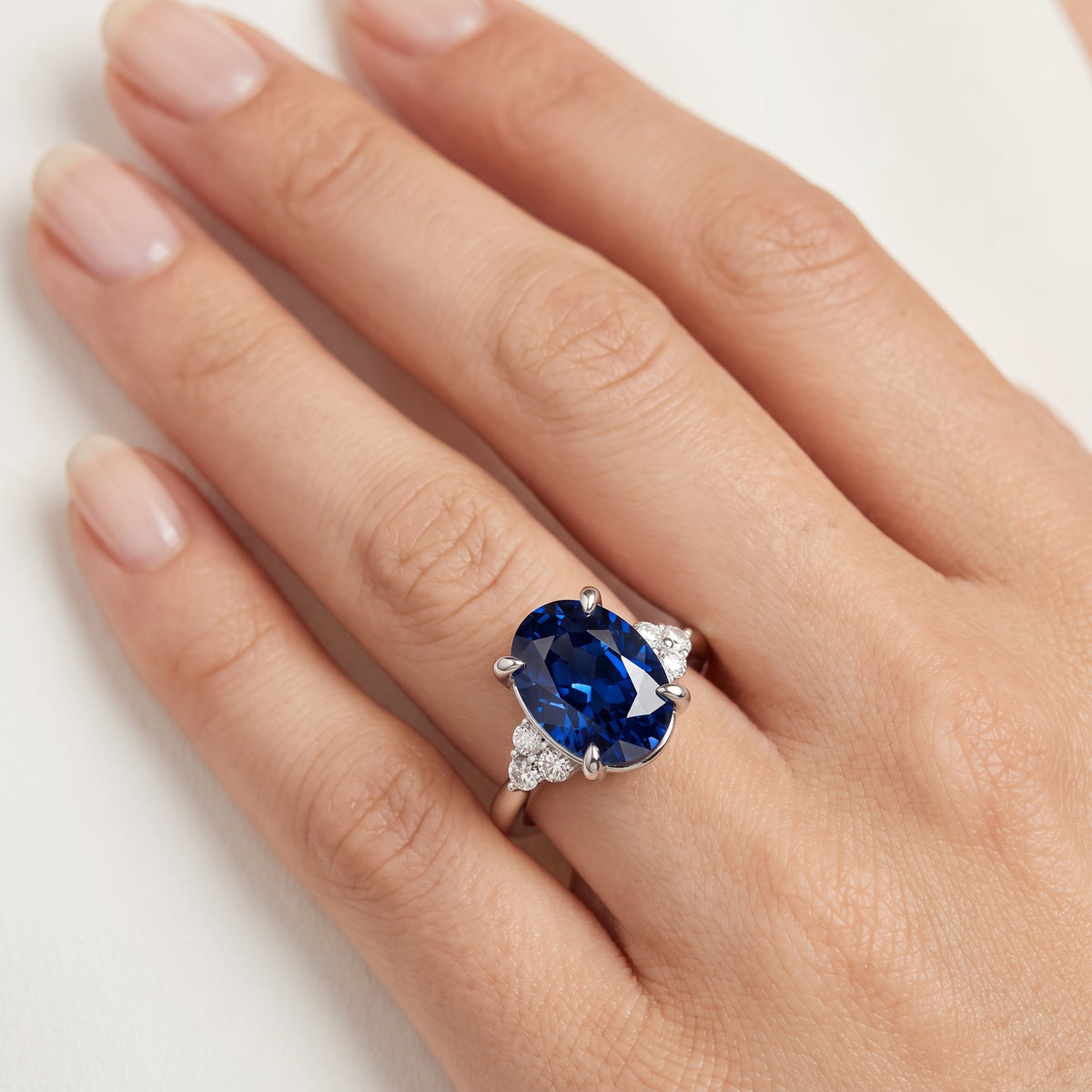 _lifestyle_image@SKU:RG331-NCSO03000004W #metal_14k-white-gold+origin_lab-created
