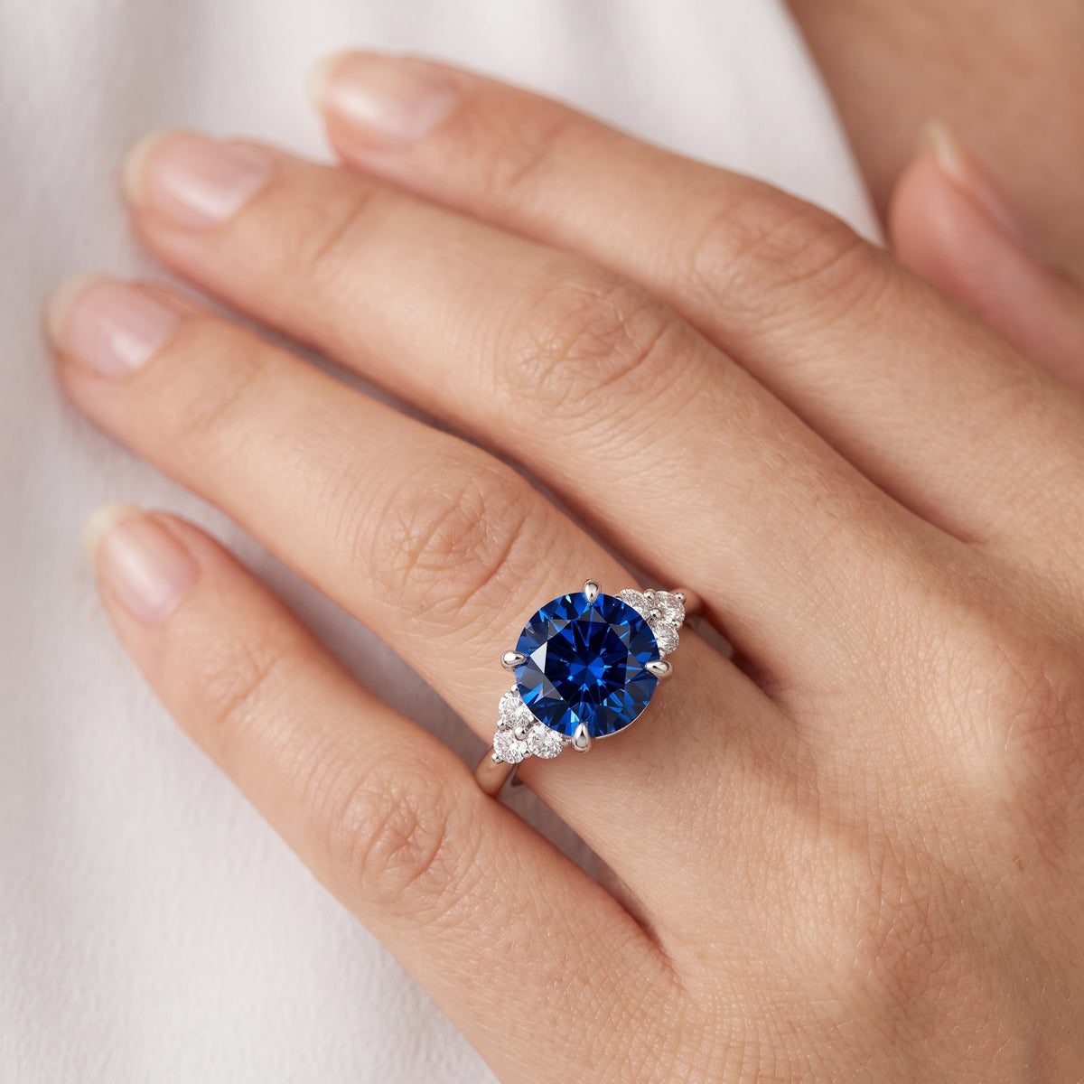 _lifestyle_image@SKU:RG331-NCSR01000004W #metal_14k-white-gold+origin_lab-created