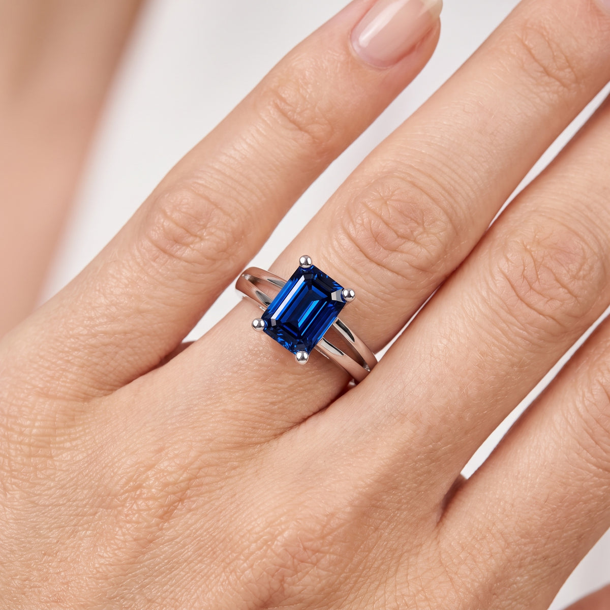 _lifestyle_image@SKU:RG464-LCSE01000004W #metal_10k-white-gold+origin_lab-created