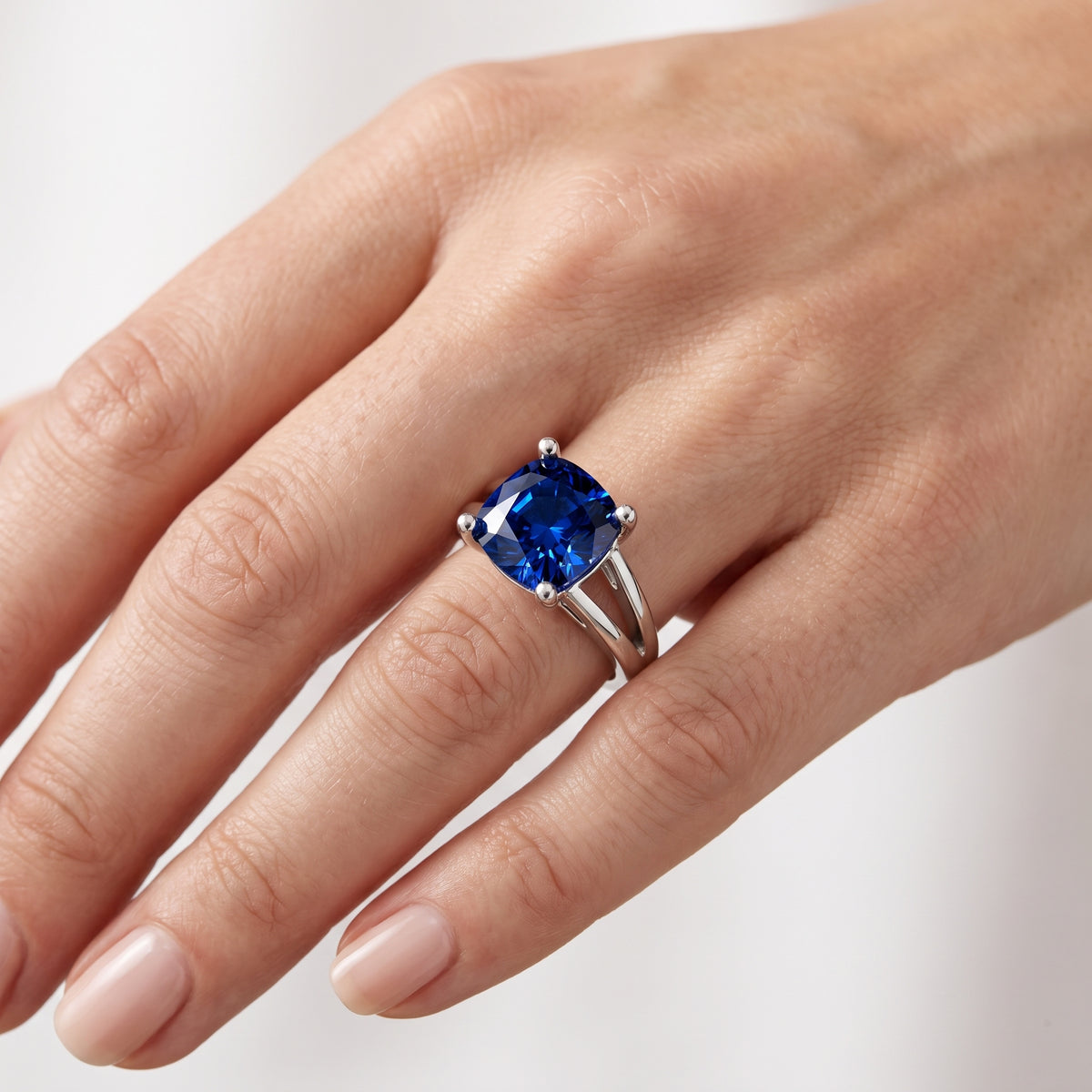 _lifestyle_image@SKU:RG464-NCSC0300000PL #metal_platinum+origin_lab-created