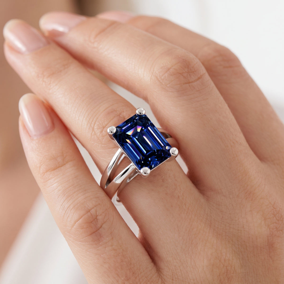 _lifestyle_image@SKU:RG464-NCSE04000004W #metal_14k-white-gold+origin_lab-created