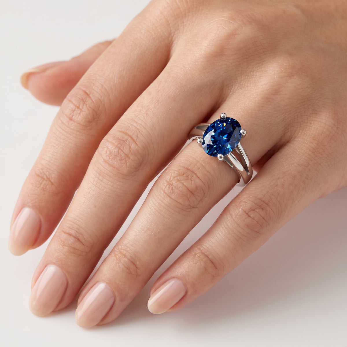 _lifestyle_image@SKU:RG464-NCSO0300000PL #metal_platinum+origin_lab-created