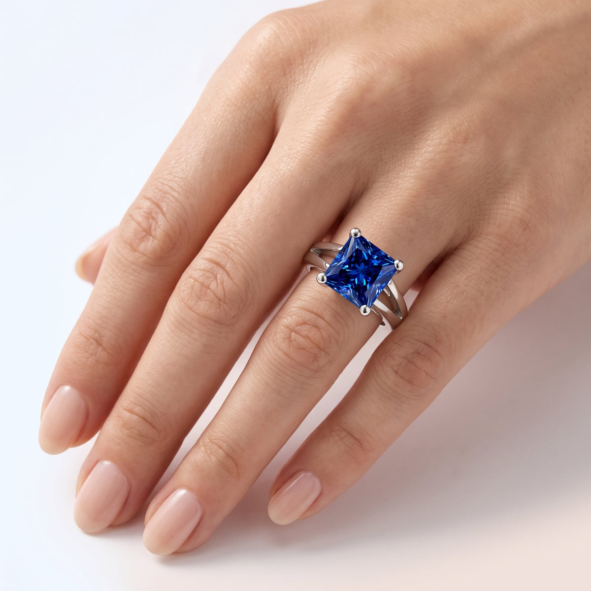 _lifestyle_image@SKU:RG464-NCSP0400000PL #metal_platinum+origin_lab-created