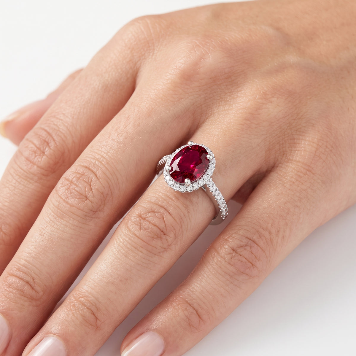 _lifestyle_image@SKU:RG514-LCRO03000004W #metal_10k-white-gold+origin_lab-created