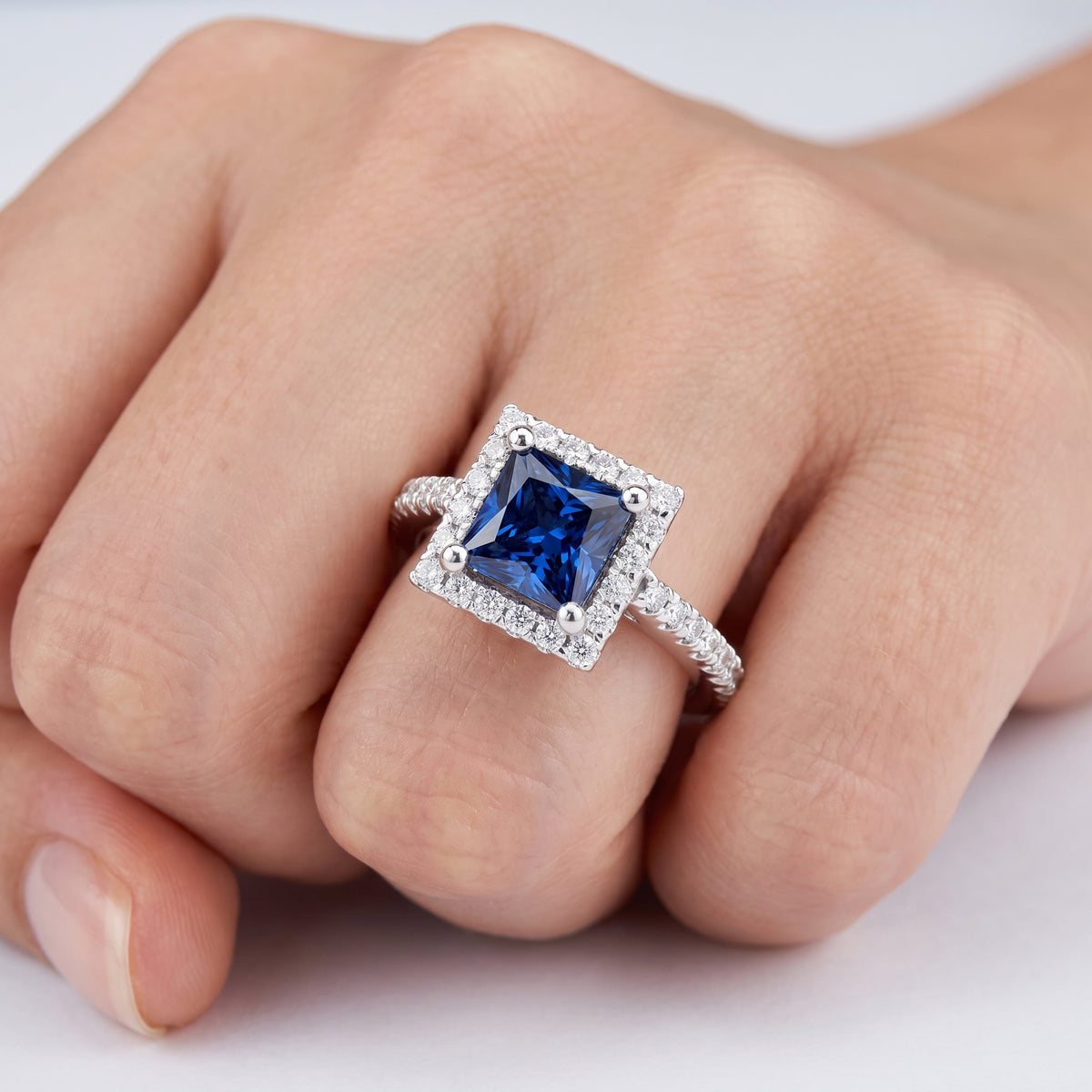 _lifestyle_image@SKU:RG514-LCSP0100000DW #metal_silver+origin_lab-created