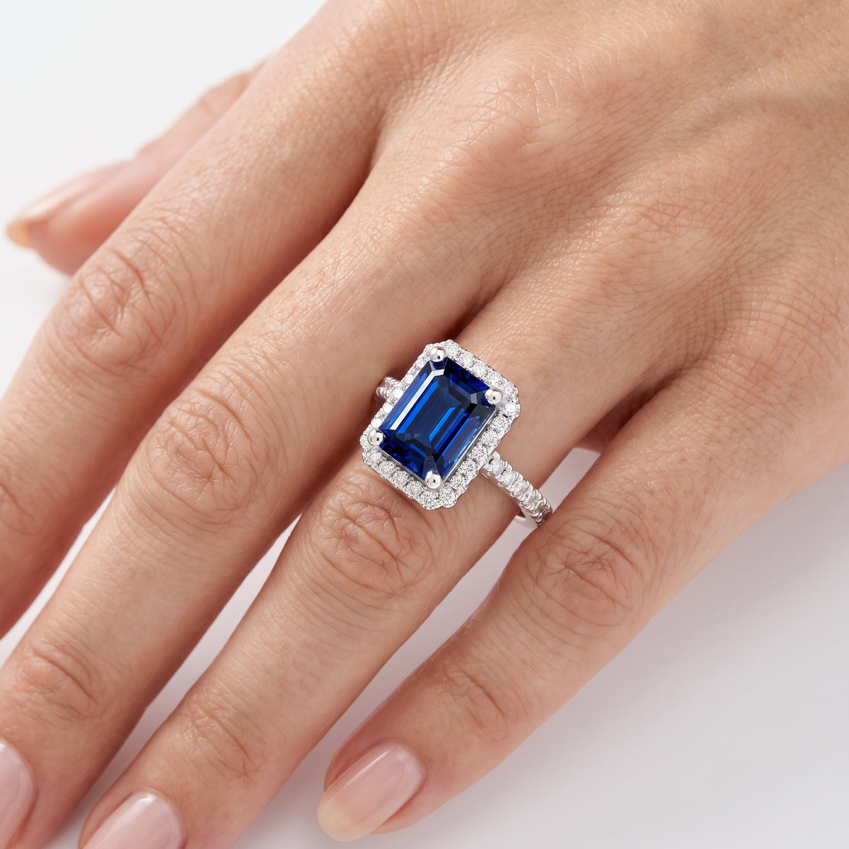 _lifestyle_image@SKU:RG514-NCSE02000004W #metal_14k-white-gold+origin_lab-created