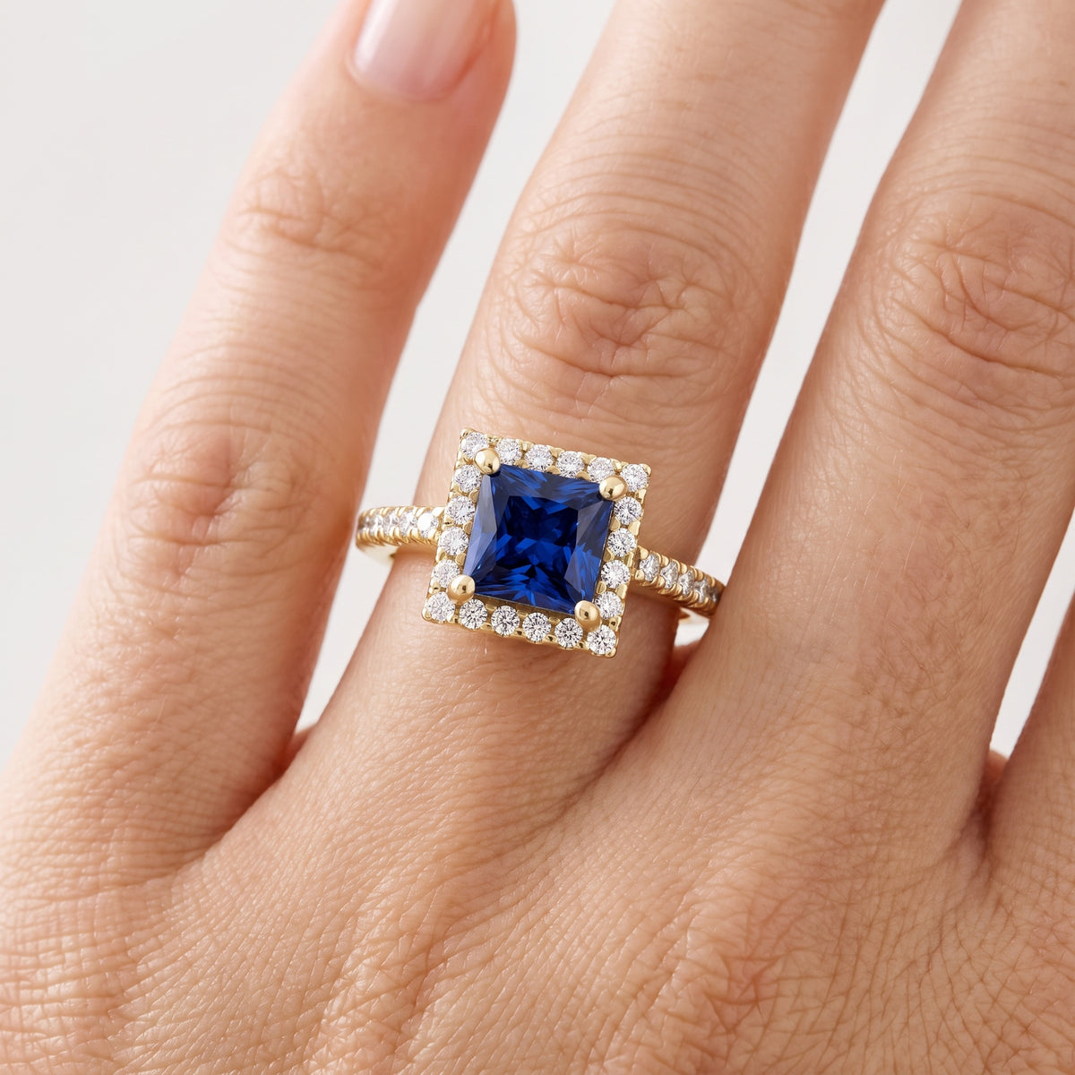 _lifestyle_image@SKU:RG514-NCSP01000004Y #metal_14k-yellow-gold+origin_lab-created
