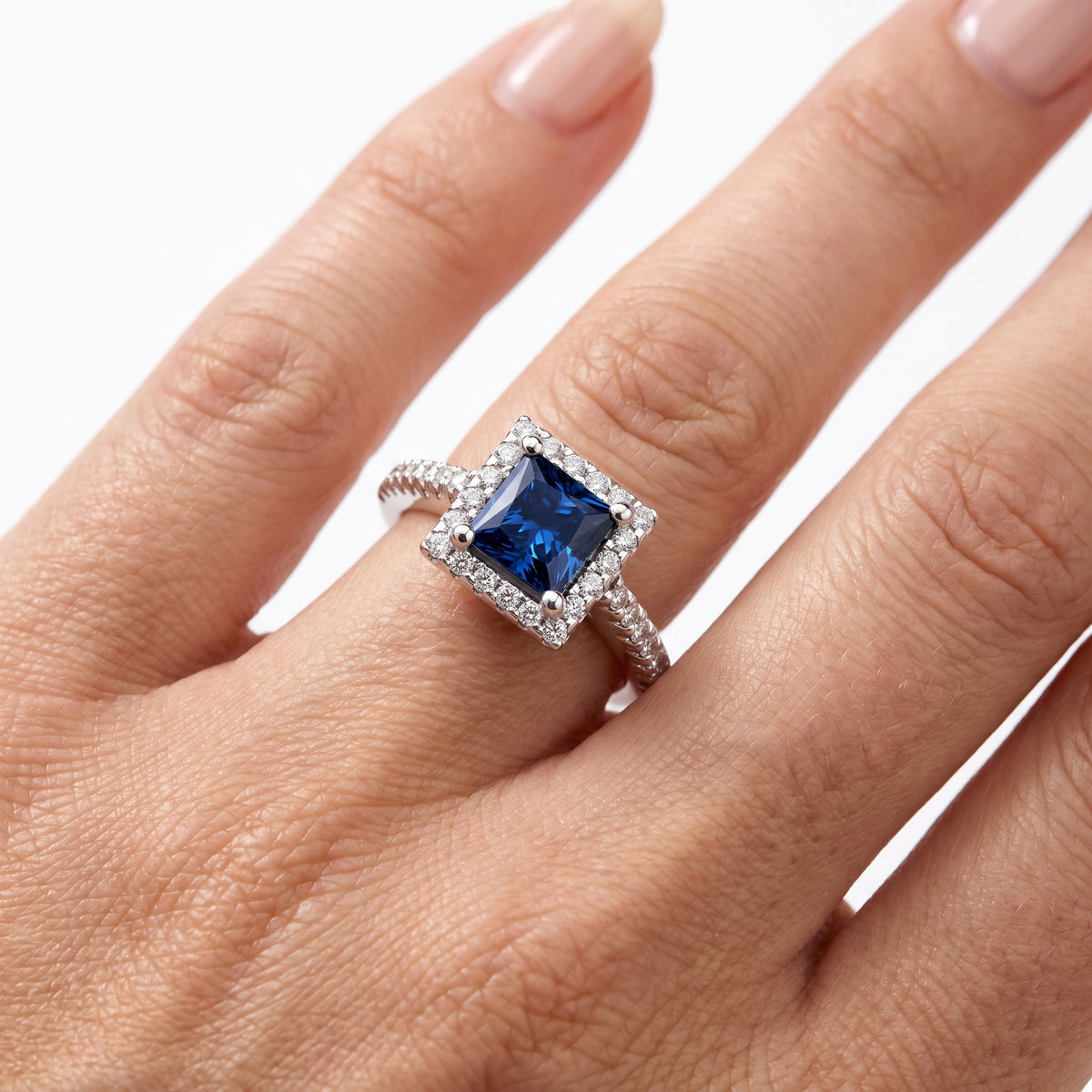 _lifestyle_image@SKU:RG514-NCSP0100000PL #metal_platinum+origin_lab-created