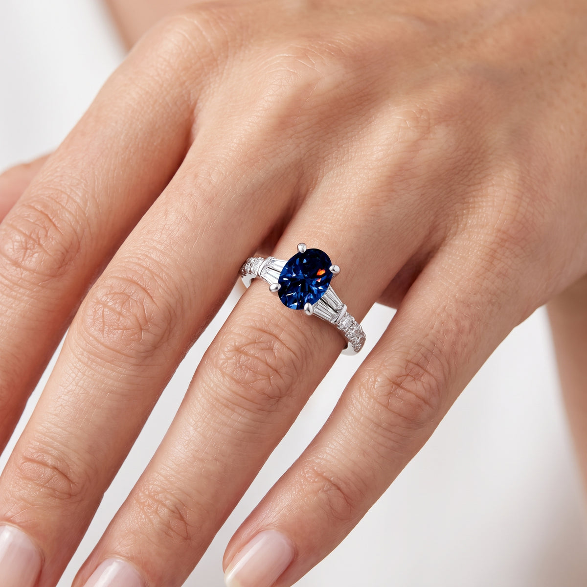 _lifestyle_image@SKU:RG517-LGSO01000004W #metal_10k-white-gold+origin_lab-created
