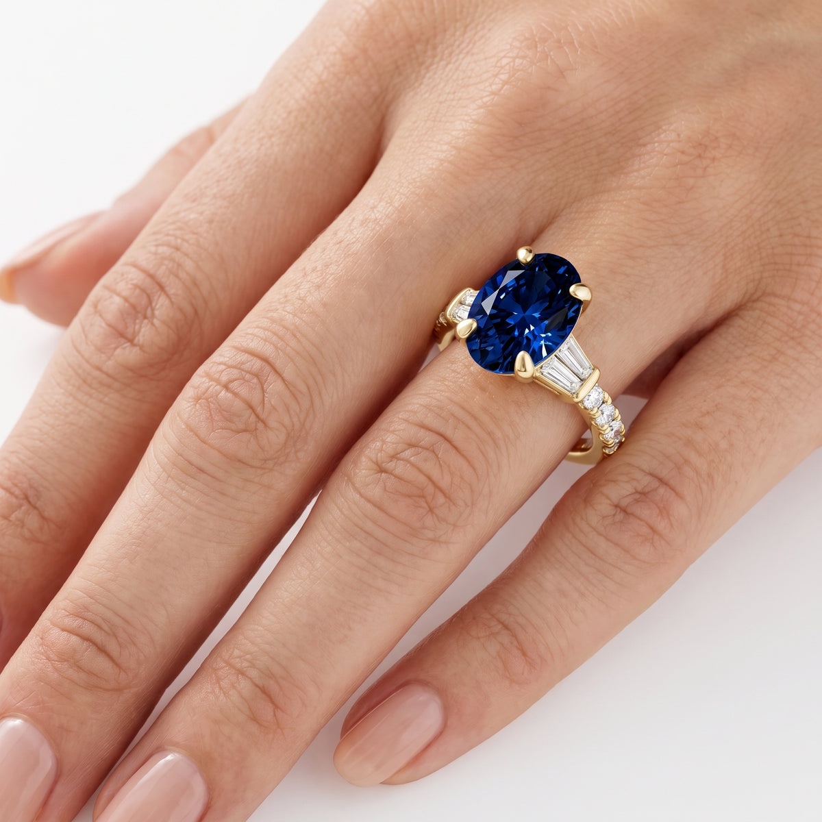 _lifestyle_image@SKU:RG517-LGSO03000004Y #metal_10k-yellow-gold+origin_lab-created
