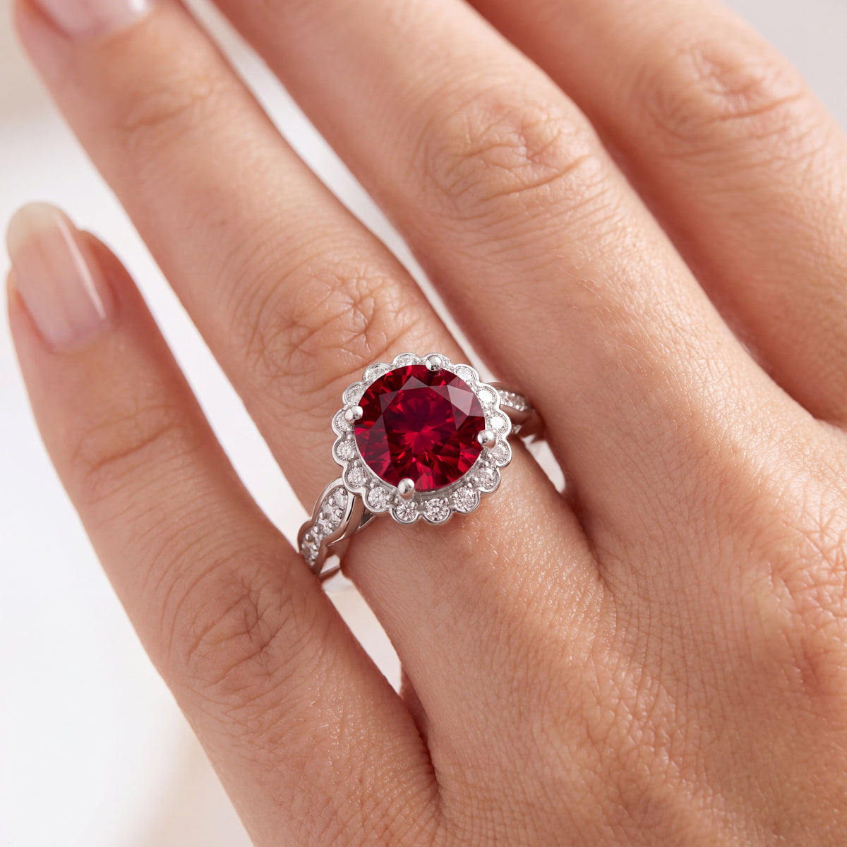 _lifestyle_image@SKU:RG538-LCRR01000004W #metal_10k-white-gold+origin_lab-created