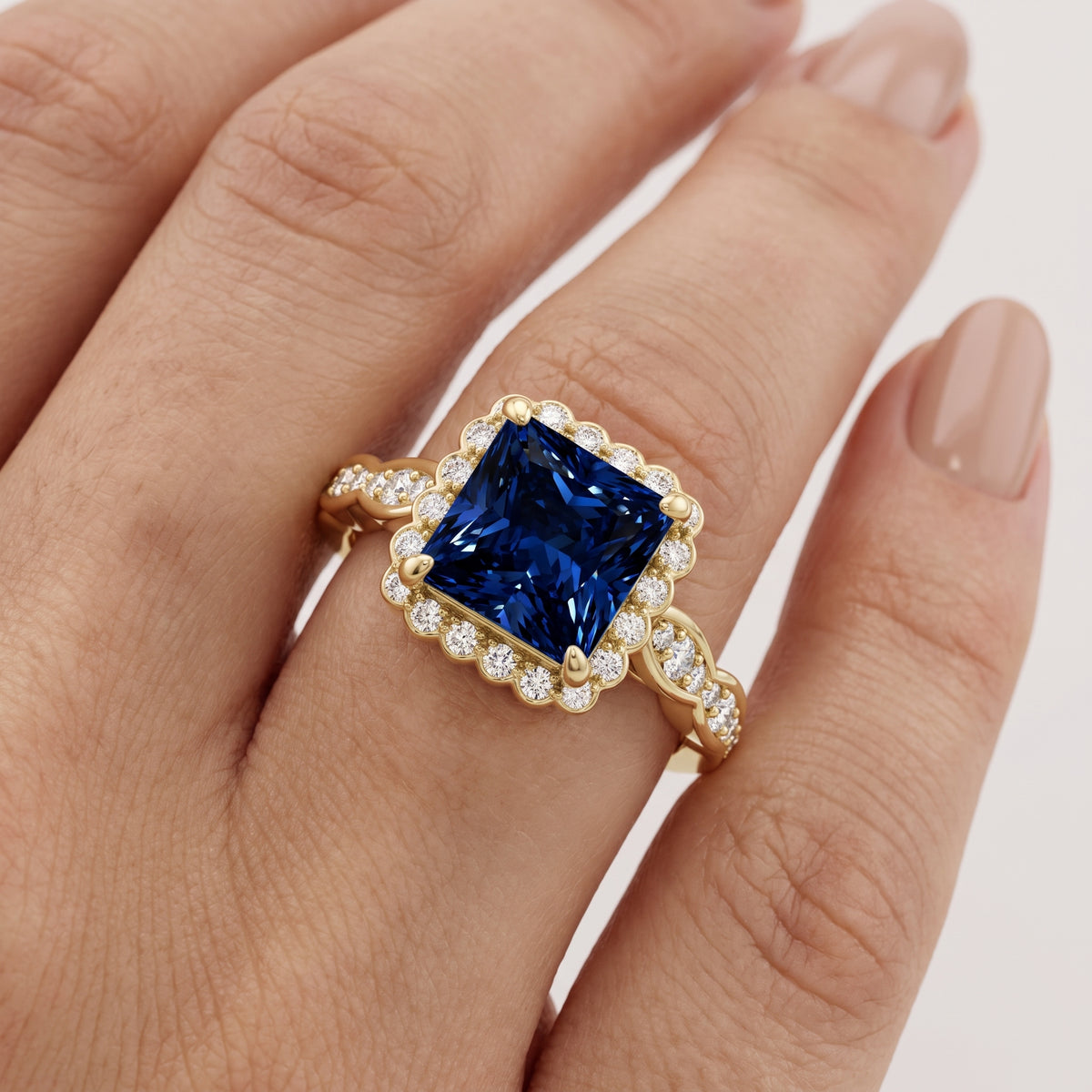 _lifestyle_image@SKU:RG538-LCSP02000004Y #metal_10k-yellow-gold+origin_lab-created