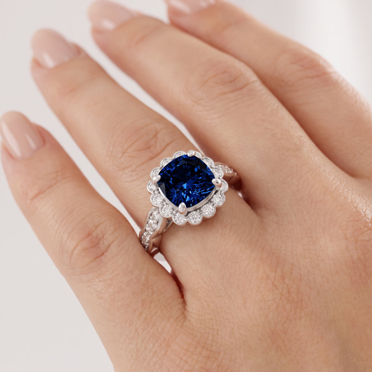 _lifestyle_image@SKU:RG538-NCSC01000004W #metal_14k-white-gold+origin_lab-created