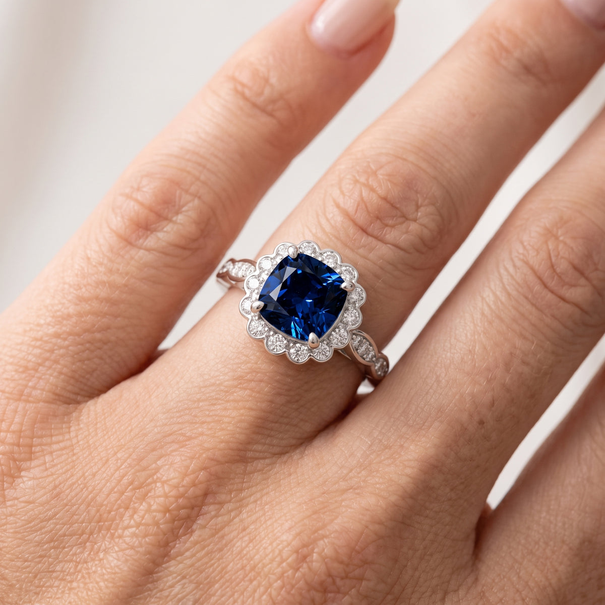 _lifestyle_image@SKU:RG538-NCSC0200000PL #metal_platinum+origin_lab-created