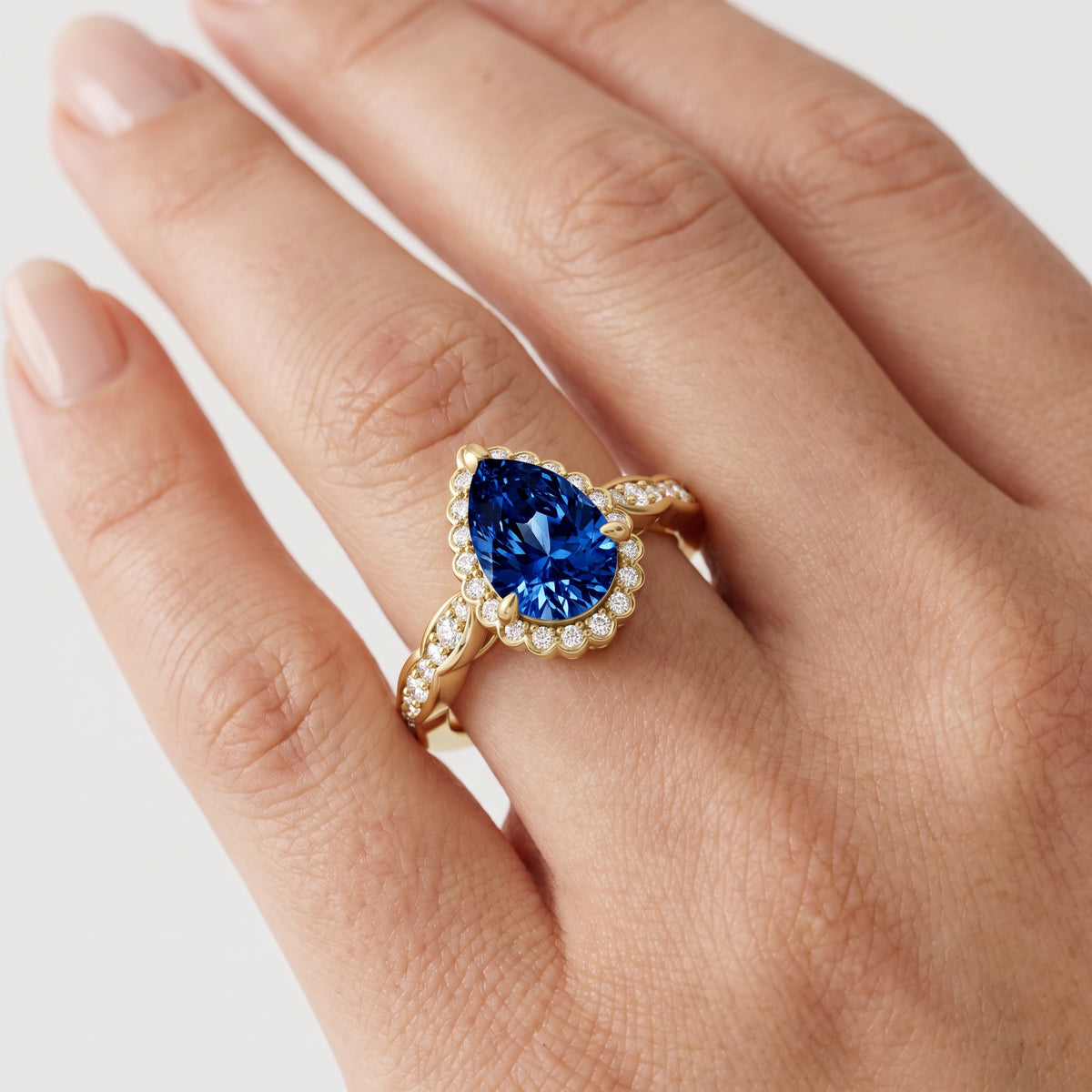 _lifestyle_image@SKU:RG538-NCSD01000004Y #metal_14k-yellow-gold+origin_lab-created
