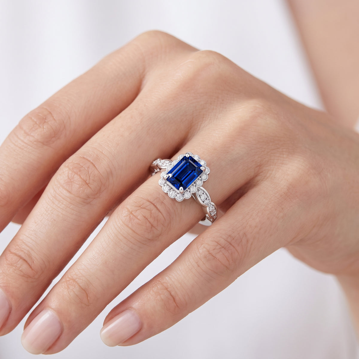 _lifestyle_image@SKU:RG538-NCSE01000004W #metal_14k-white-gold+origin_lab-created