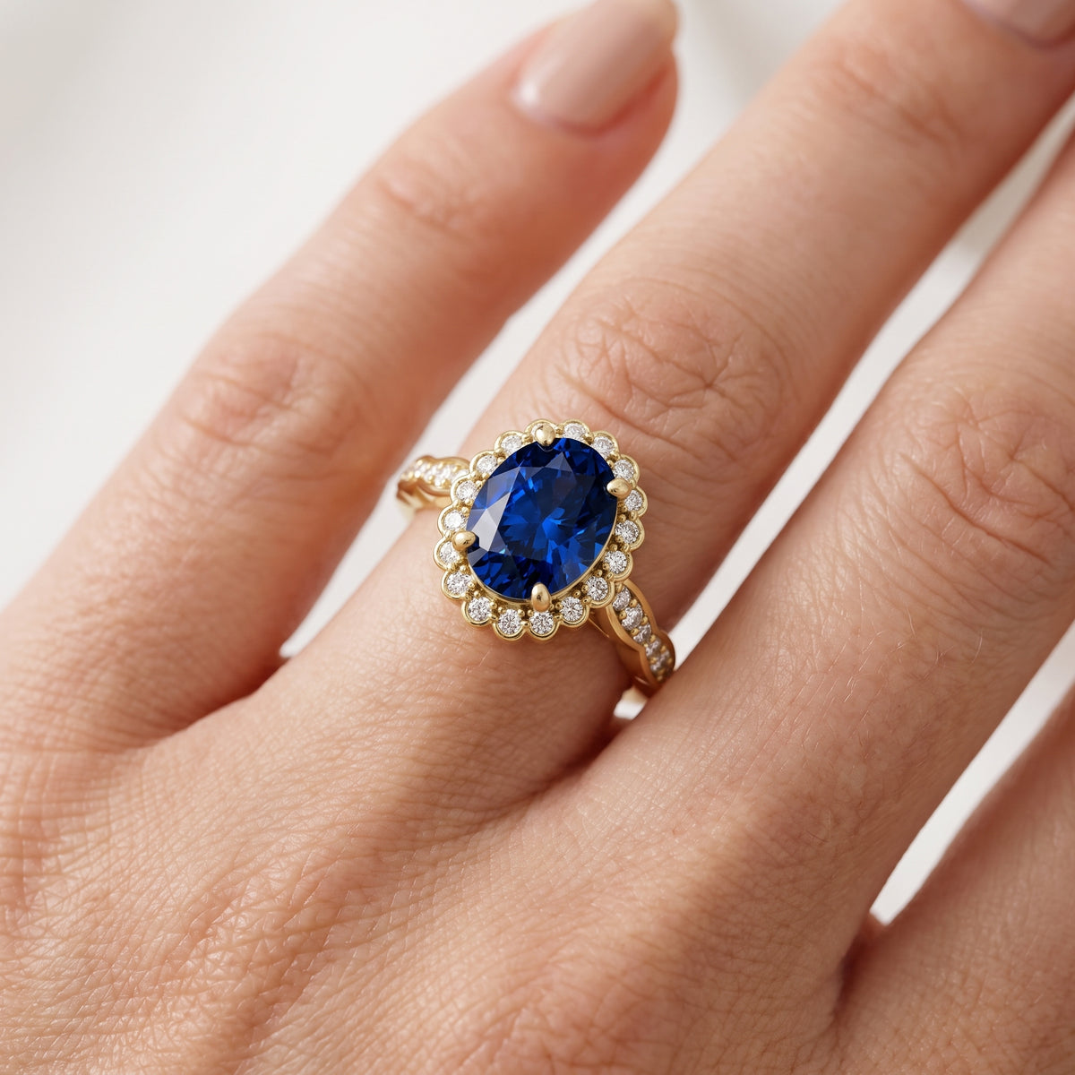 _lifestyle_image@SKU:RG538-NCSO02000004Y #metal_14k-yellow-gold+origin_lab-created