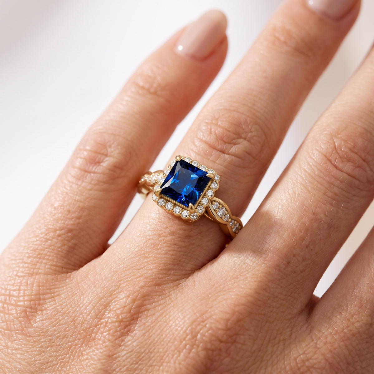 _lifestyle_image@SKU:RG538-NCSP01000004Y #metal_14k-yellow-gold+origin_lab-created