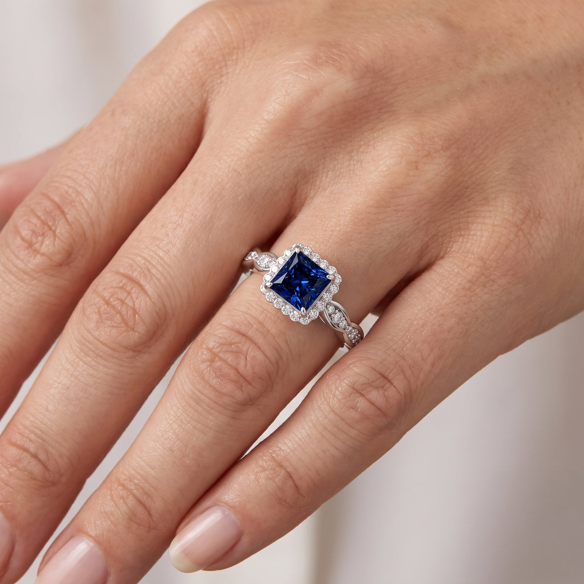 _lifestyle_image@SKU:RG538-NCSP0100000PL #metal_platinum+origin_lab-created