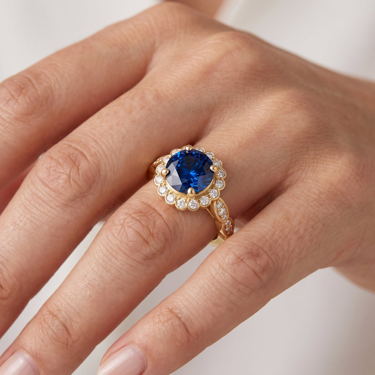 _lifestyle_image@SKU:RG538-NCSR02000004Y #metal_14k-yellow-gold+origin_lab-created