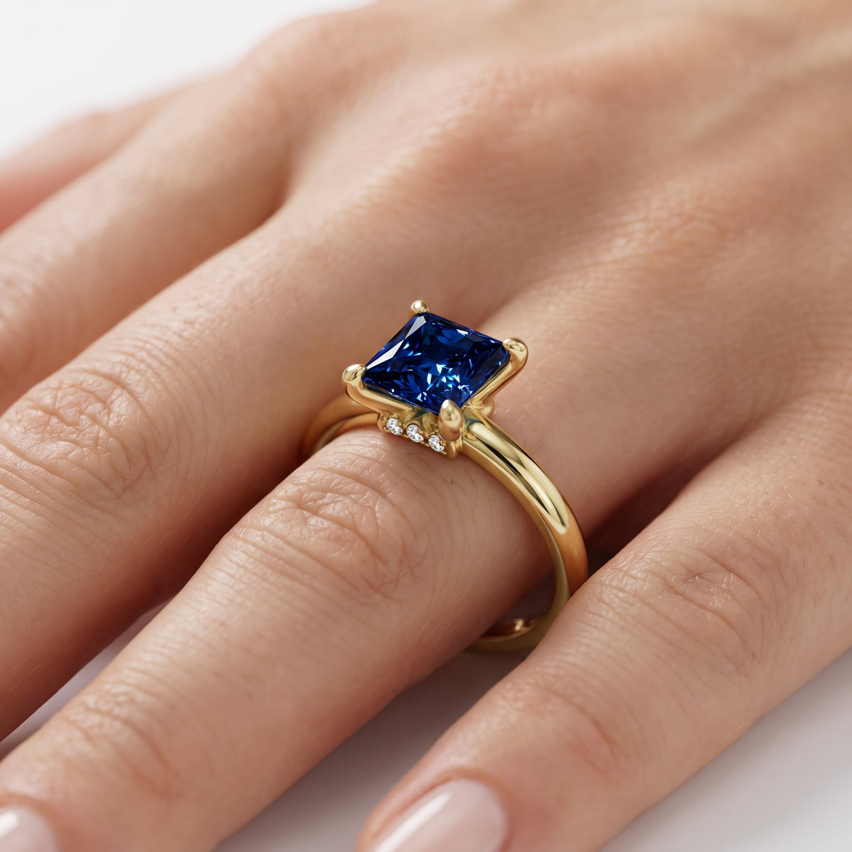 _lifestyle_image@SKU:RG604-LCSP01000004Y #metal_10k-yellow-gold+origin_lab-created