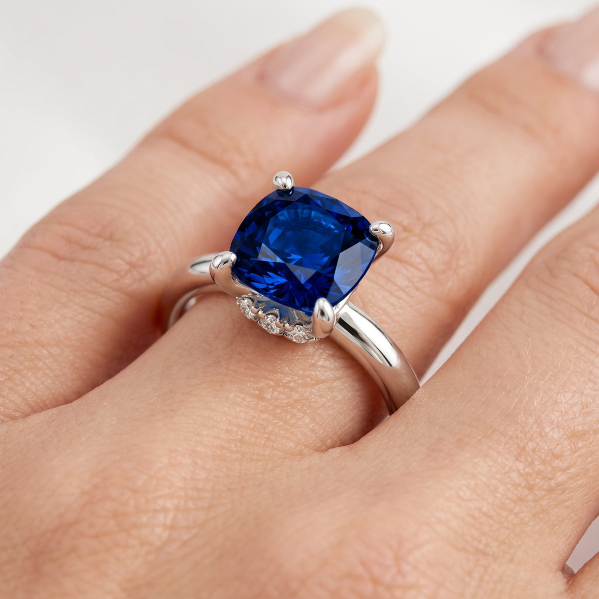 _lifestyle_image@SKU:RG604-NCSC01000004W #metal_14k-white-gold+origin_lab-created