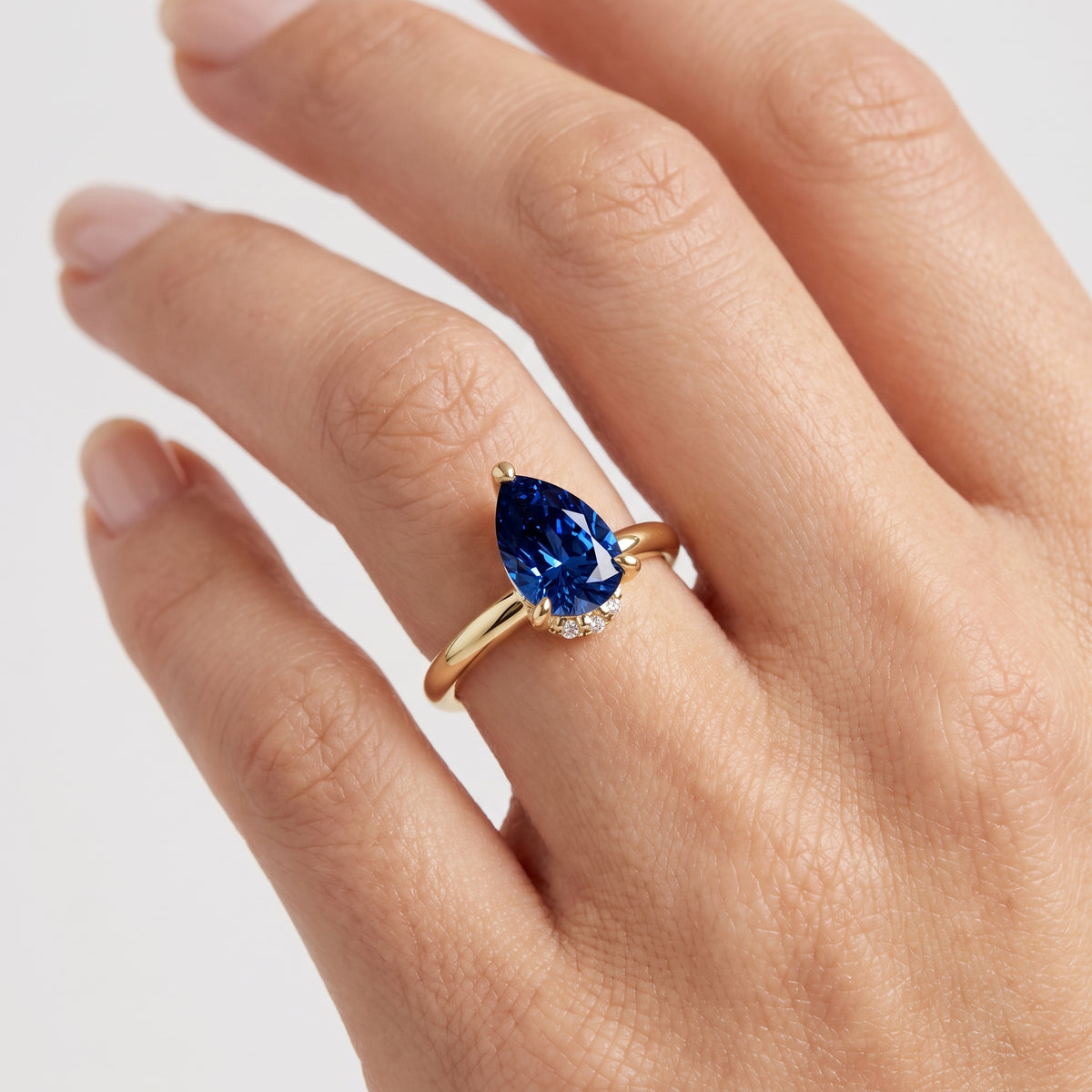 _lifestyle_image@SKU:RG604-NCSD01000004Y #metal_14k-yellow-gold+origin_lab-created