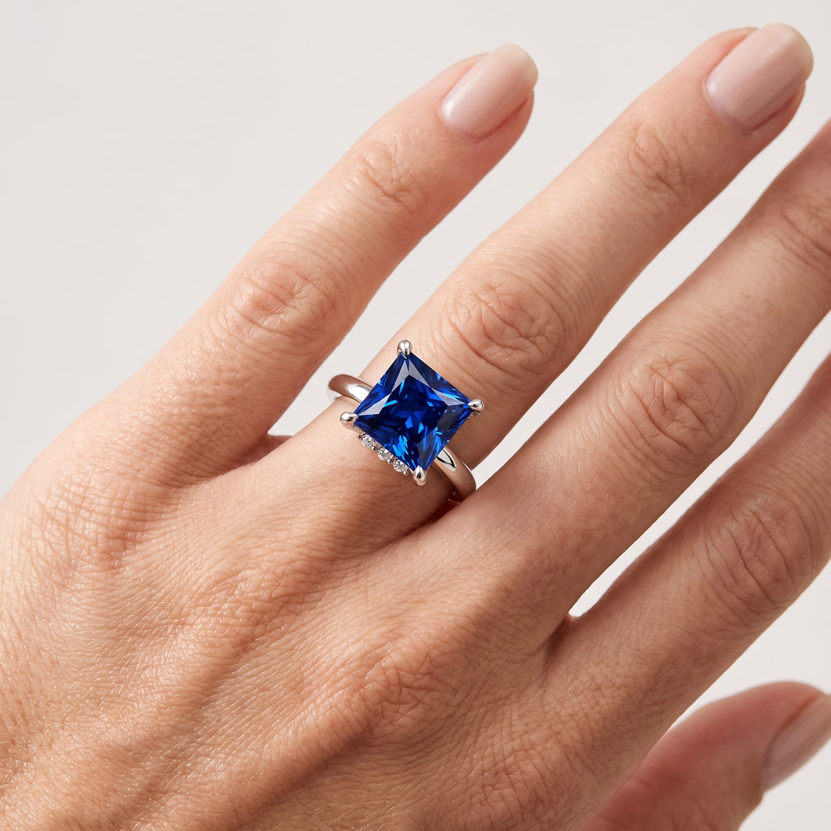 _lifestyle_image@SKU:RG604-NCSP04000004W #metal_14k-white-gold+origin_lab-created