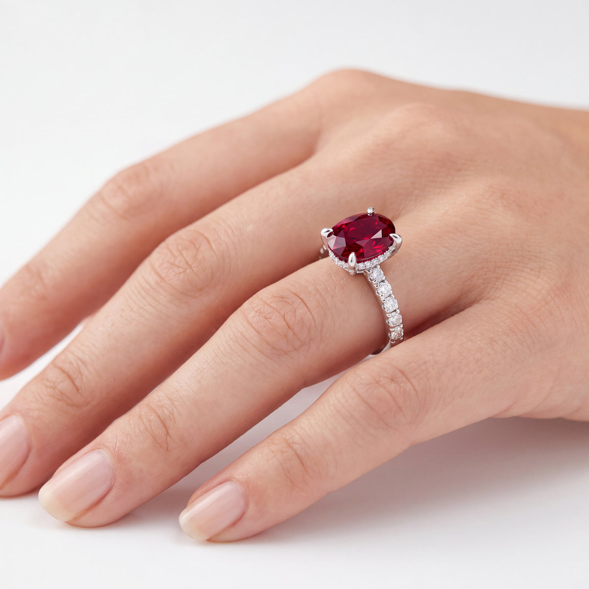 _lifestyle_image@SKU:RG667-LCRO02000004W #metal_10k-white-gold+origin_lab-created